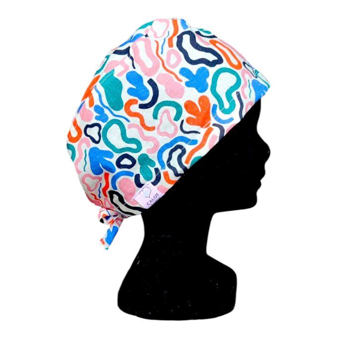 formes organiques dansantes aux tons bleu, orange, vert, rose et marine sur fond blanc, pour une tou