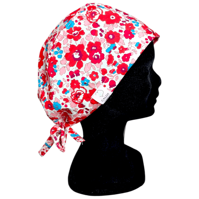 Avec son motif de fleurs rouges éclatantes rehaussées de touches de bleu turquoise et de rose tendre