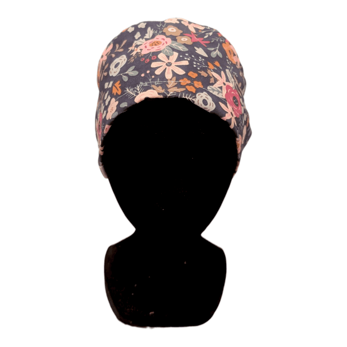 leurs colorées, feuillages délicats, nuances de bleu profond et touches vives