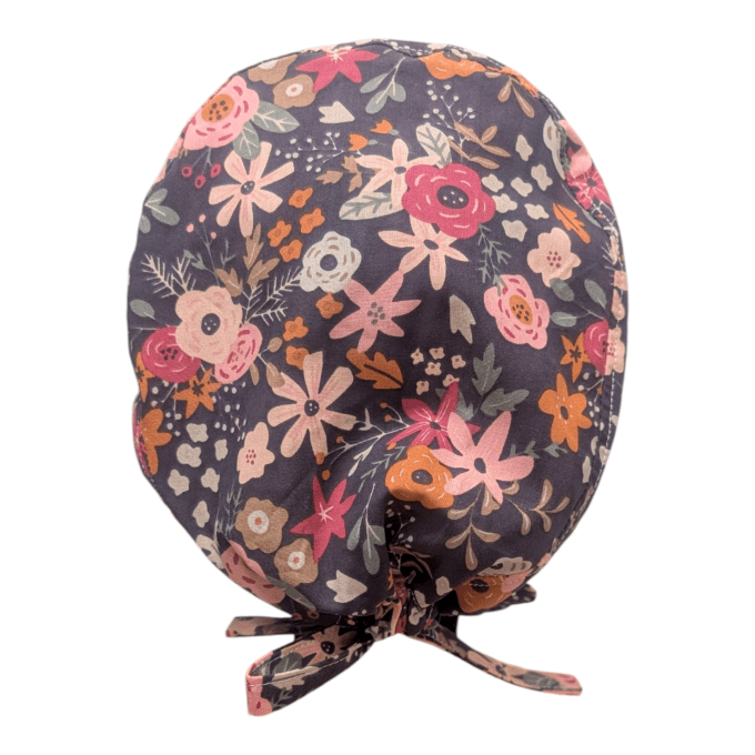 leurs colorées, feuillages délicats, nuances de bleu profond et touches vives