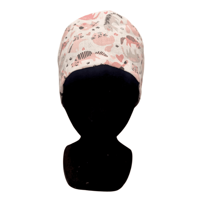 silhouettes de chats malicieux, petites pattes, cœurs et nuances rosées