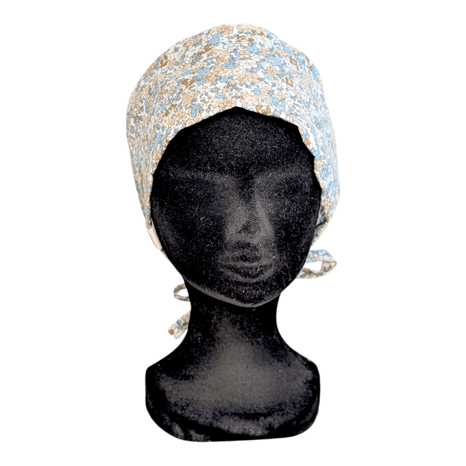 Calot médical Douceur Fleurie – petites fleurs bleu pêche caramel fond crème – cousu main Normandie