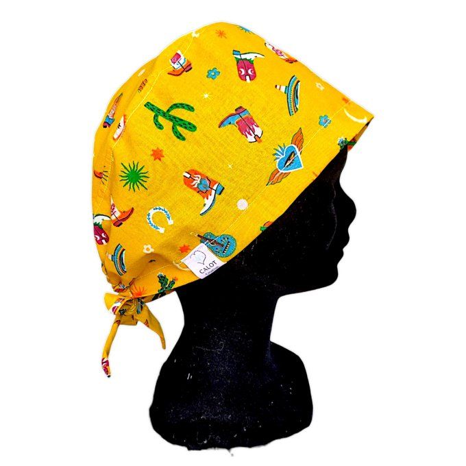 ses motifs ludiques inspirés du far west – cactus, bottes, sombreros, guitares et cœurs ailés – sur 