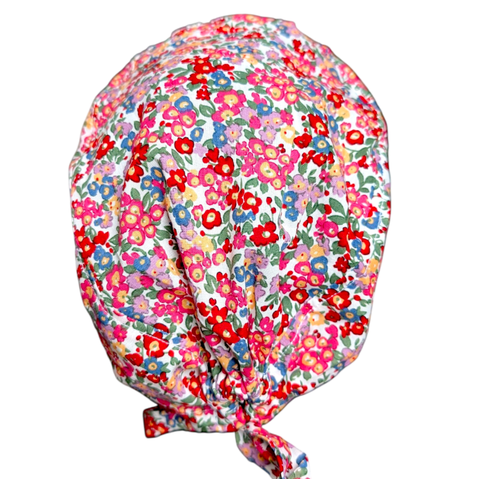 Avec ses motifs fleuris aux tons roses et délicats, relevés de touches fraîches et lumineuses, ce ca
