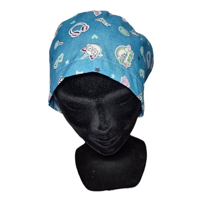 un modèle dynamique au fond bleu effet denim, agrémenté de motifs kawaii : cœurs, bonbons, écouteurs