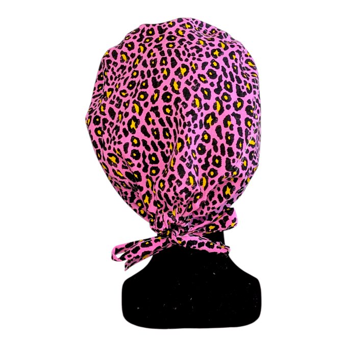 Calot médical Léopard Rose – taches noires dorées fond rose vif – cousu main Normandie