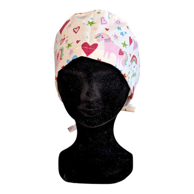 Calot médical Licorne Magique – licornes arcs-en-ciel cœurs fond crème – cousu main Normandie