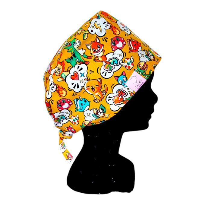 personnages mignons et expressifs, bulles façon bd, fond orange éclatant… un motif qui plaira autant