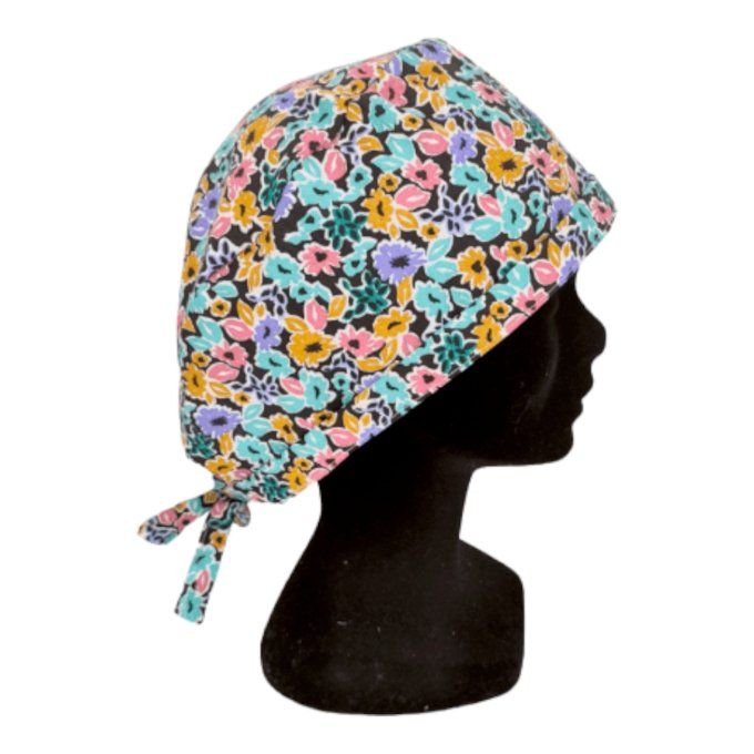 un fond noir mettant en valeur de jolies fleurs aux couleurs vives (jaune, rose, violet, vert, bleu)