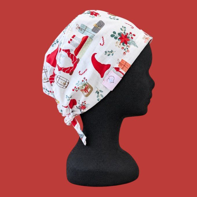 Calot médical Père Noël malicieux – Pères Noël à bonnet rouge, cadeaux et sucres d'orge sur fond bla