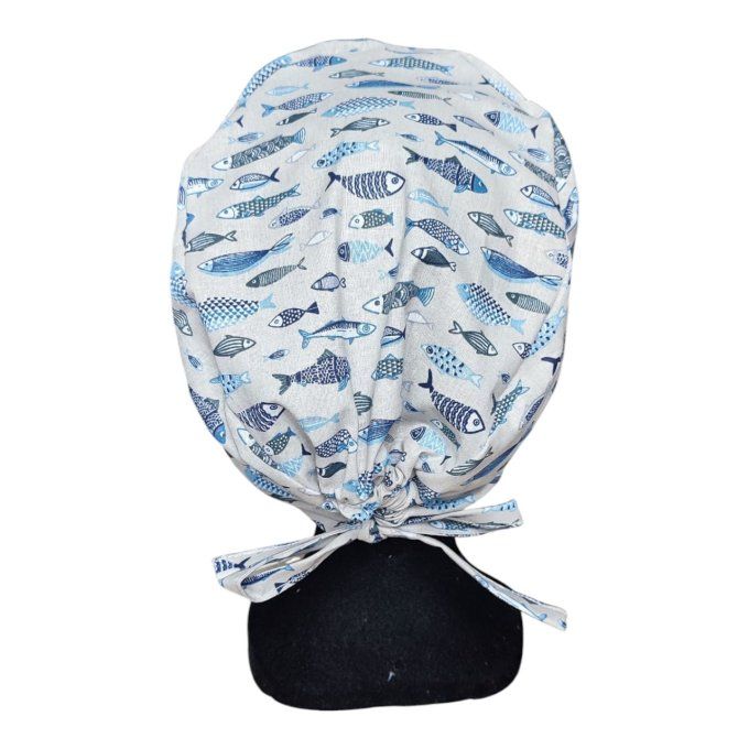 une ribambelle de petits poissons bleus et gris nageant sur un fond beige clair, pour une touche zen