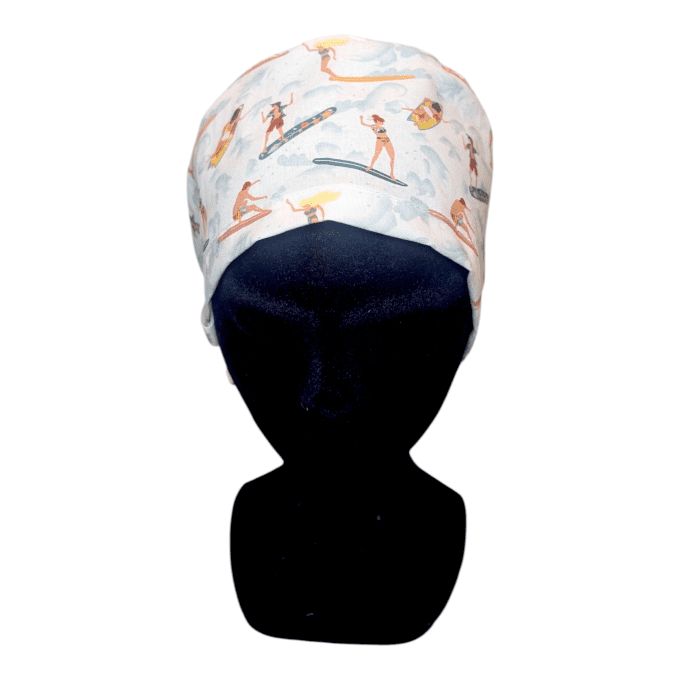 silhouettes de surfeuses, planches colorées, mouvements de vagues et esprit bord de mer