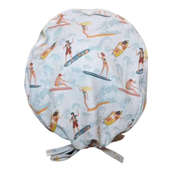 silhouettes de surfeuses, planches colorées, mouvements de vagues et esprit bord de mer