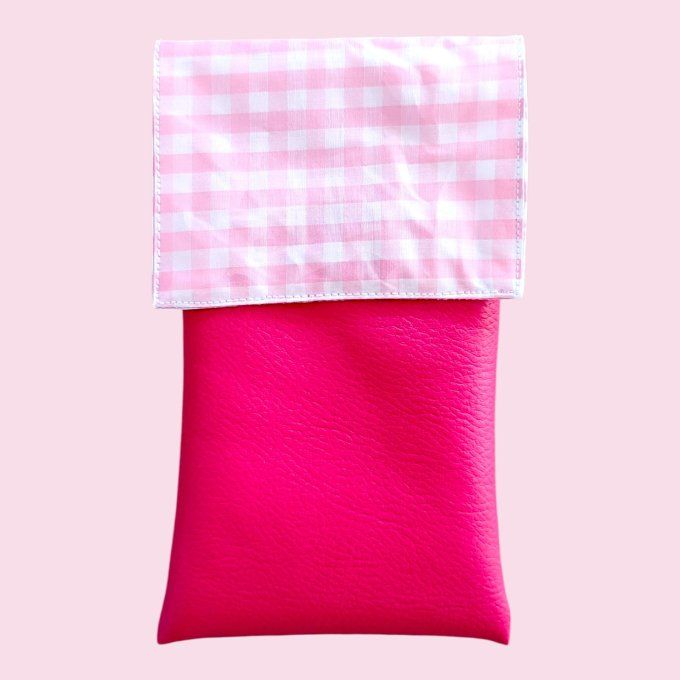le vichy rose tendre incarne la douceur et la féminité, idéal pour apporter une touche rétro chic
