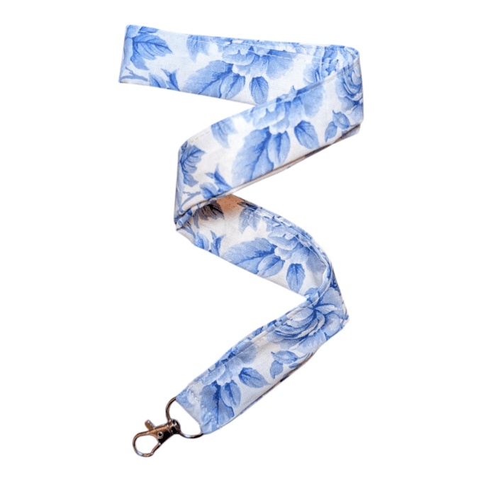 es motifs de pivoines bleues sur fond blanc rappellent la délicatesse de la porcelaine fine